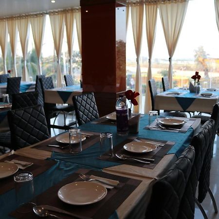 Hotel Vaishnavi Heights Aurangābād Kültér fotó