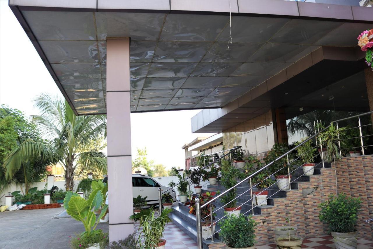 Hotel Vaishnavi Heights Aurangābād Kültér fotó