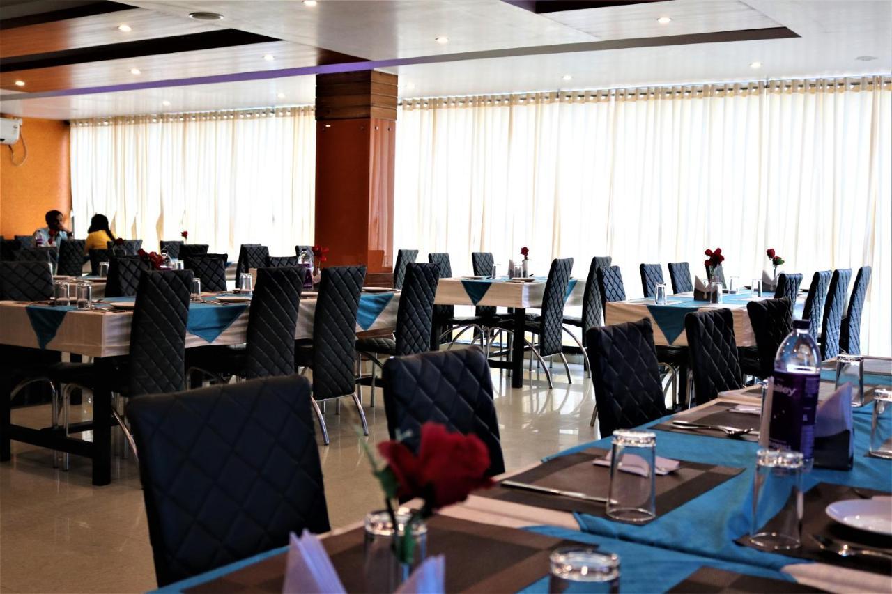 Hotel Vaishnavi Heights Aurangābād Kültér fotó
